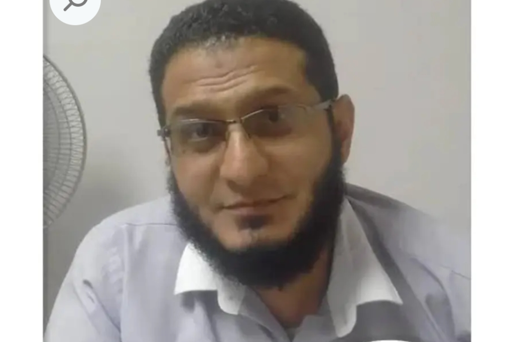 دكتور عبدلله العزب استشاري جراحة الاورام داخل العيادة بالمنيل