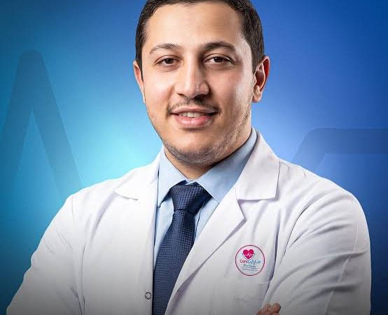 صورة الدكتور أحمد نصر استشاري جراحة العظام والمفاصل متخصص في علاج أمراض الركبة وخشونة المفاصل وآلام الركبة